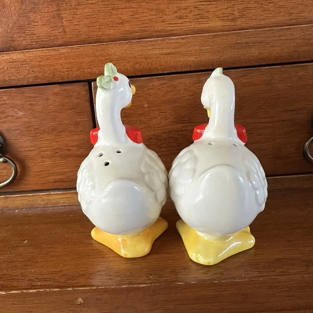 VTG Pair Of Goose Salt & Pepper Shakers Red Bows Holly Christmas Cottagecore